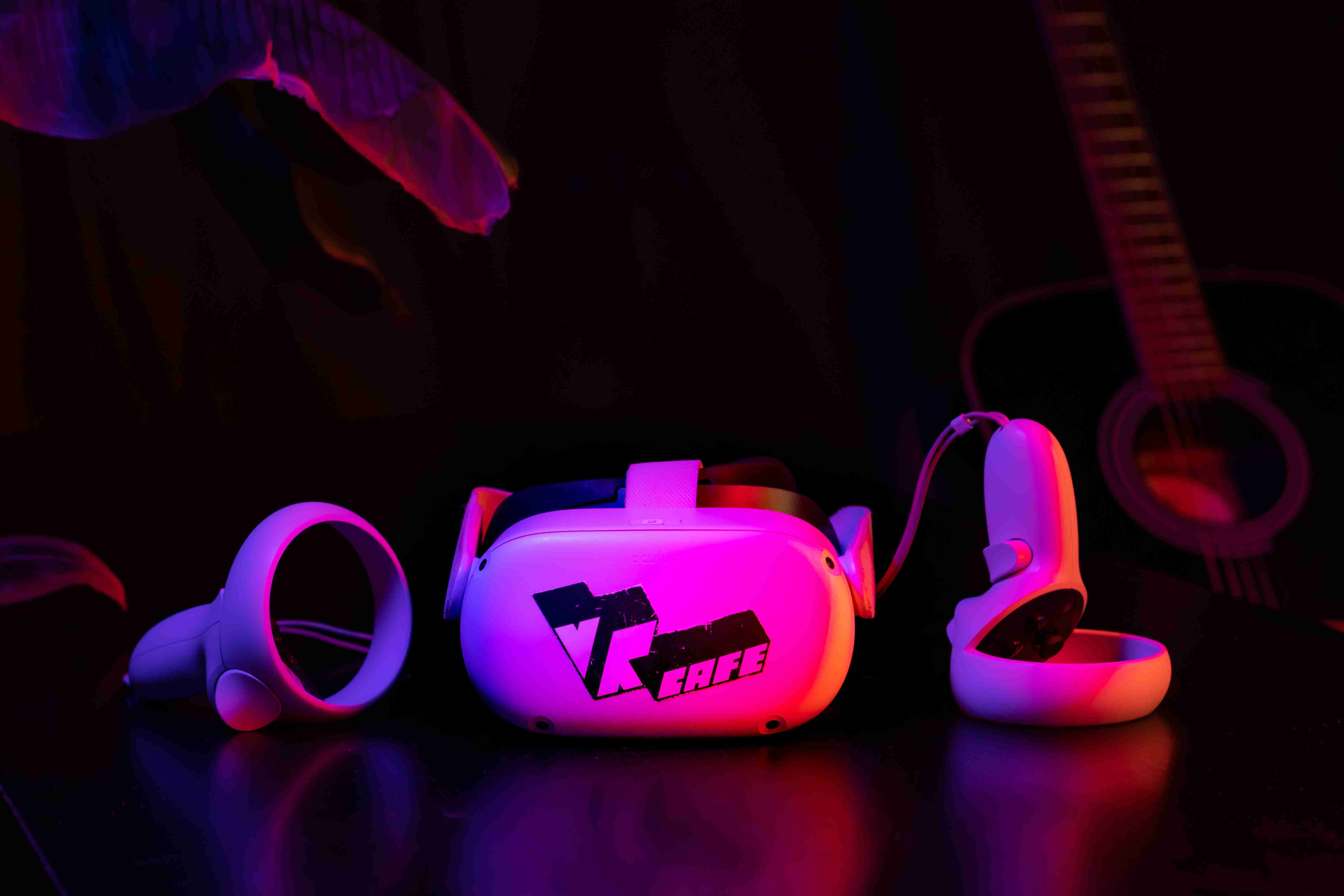 Vr bril in neon belichting